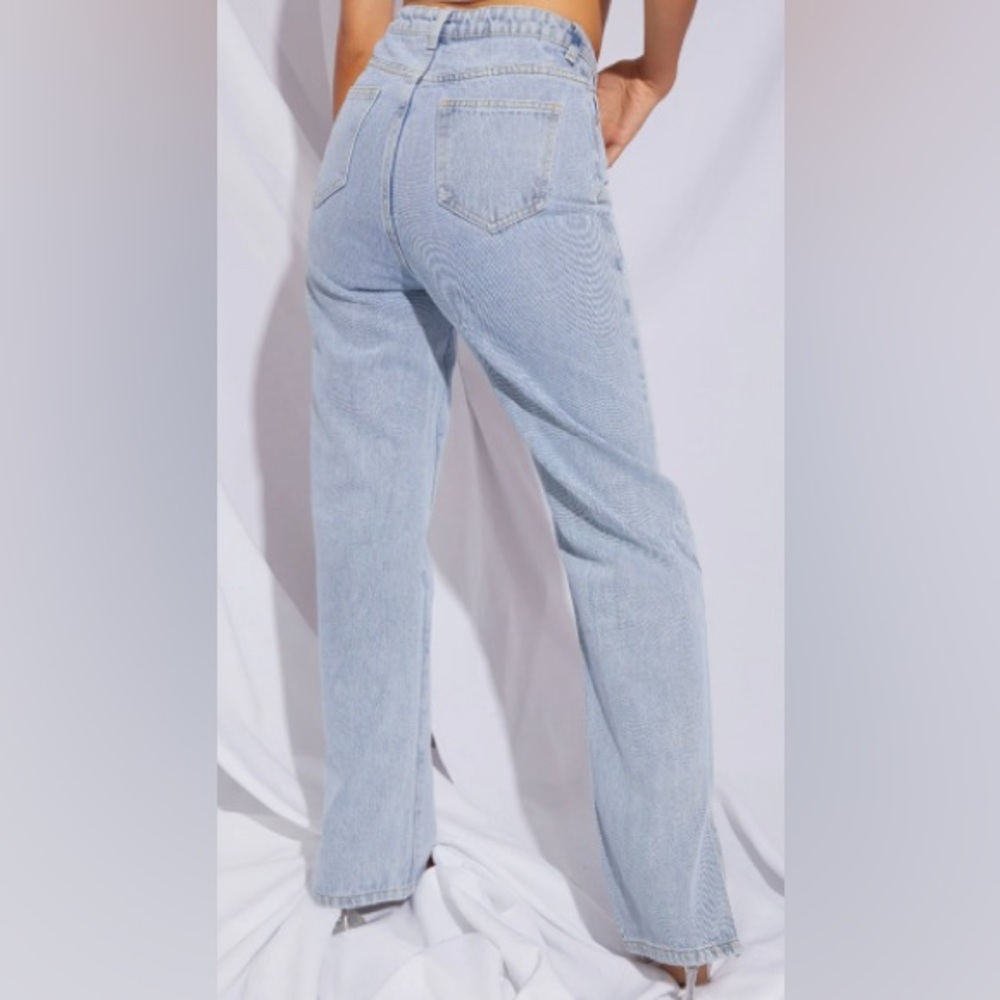 PrettyLittleThing Light Blue Dip Waist Split Hem Denim Jeans (Petite)